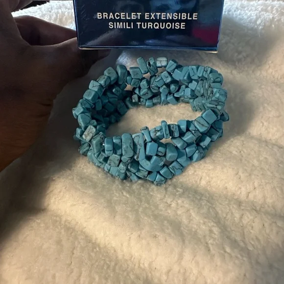 Avon vintage Turquoise Stone Stretch Bracelet - Picture 2 of 16